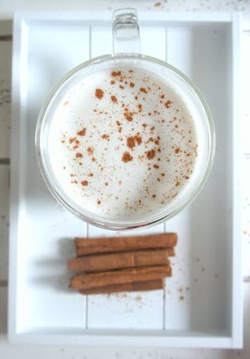 pexels-photo-691172-691172 Temperos A creamy cinnamon topped drink in a clear glass mug on a wooden tray, inviting and delicious.